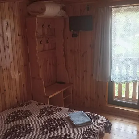 アパート біля лісу