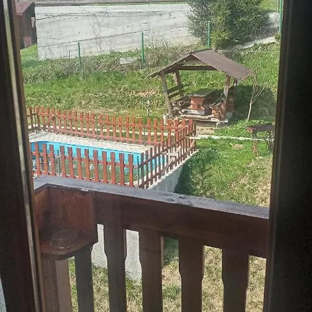 біля лісу Lägenhet
