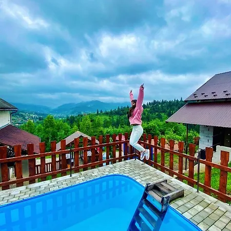 біля лісу アパート