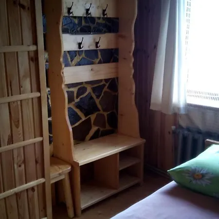 біля лісу アパート